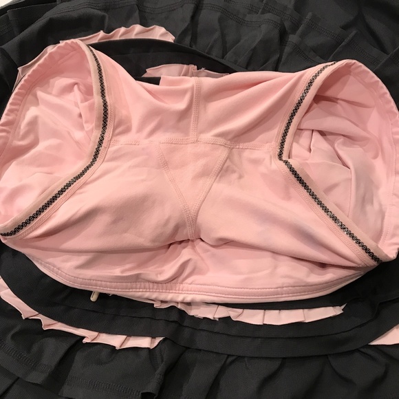 Lululemon 6 Back on Track Ruffles Skirt Pink Black - Picture 12 of 15